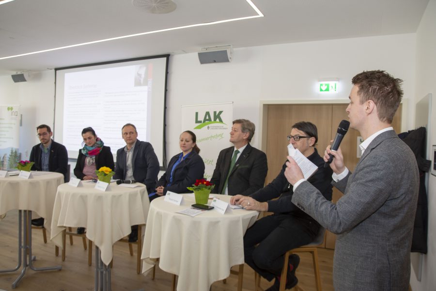 lak-brforum 12
                                                