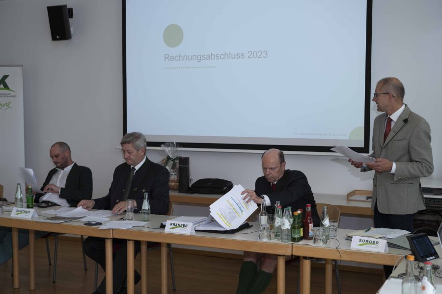 vollversammlung 24
                                                